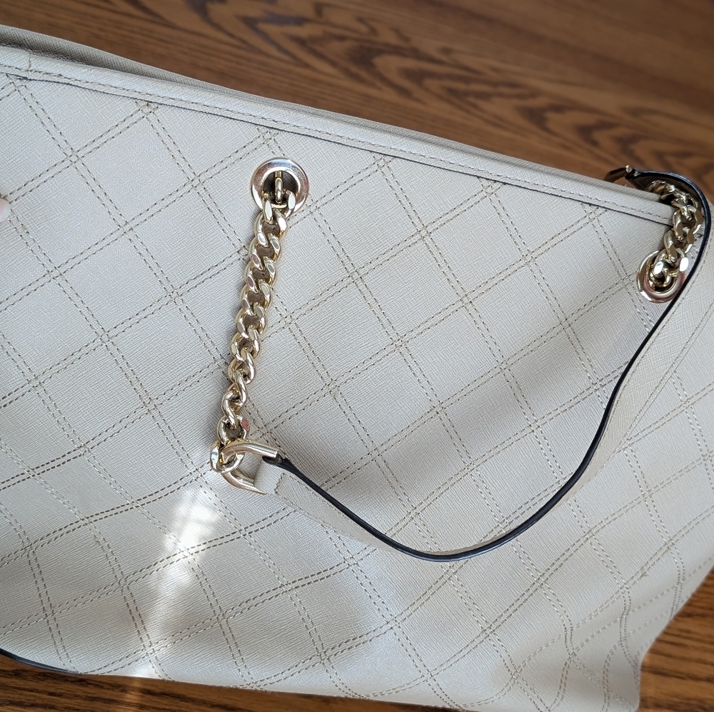 Michael Kors Jet Set Quilted Saffiano Leather Tote – Beige/Gold - Picture 6 of 16